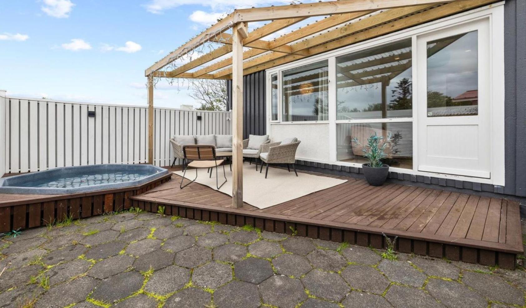 Garthabaer House - Villa With Garden And Hot Tub, 2 Min From Reykjavik מראה חיצוני תמונה