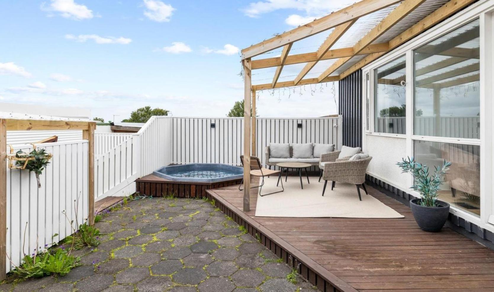 Garthabaer House - Villa With Garden And Hot Tub, 2 Min From Reykjavik מראה חיצוני תמונה